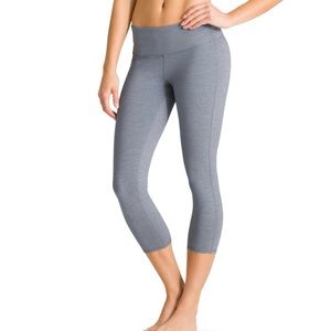 ATHLETA Odyssey Chaturanga Capri Leggings Moon Grey XS | 921626